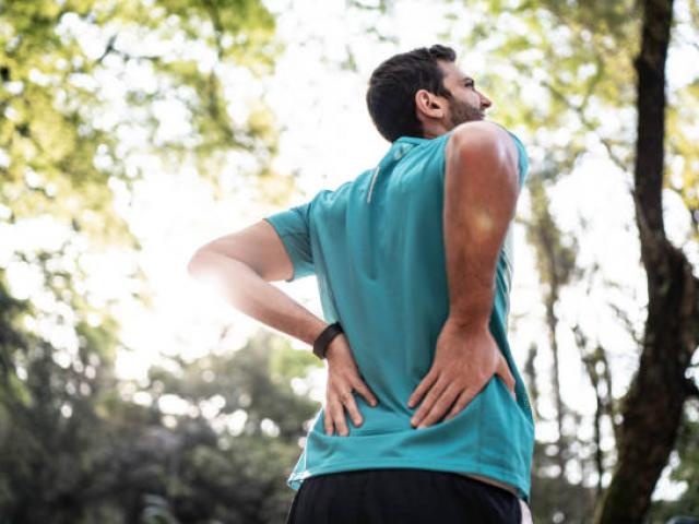 Lombalgies et sport : pourquoi le bas du dos trinque souvent ?