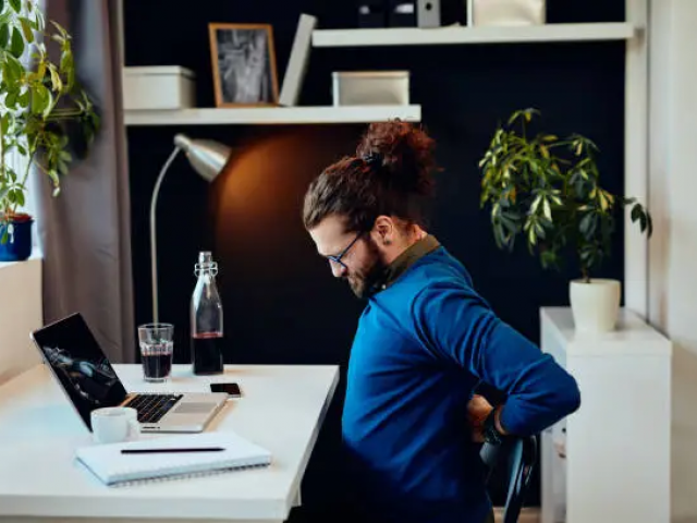 Travail sur écran et douleurs corporelles : comment les éviter ?