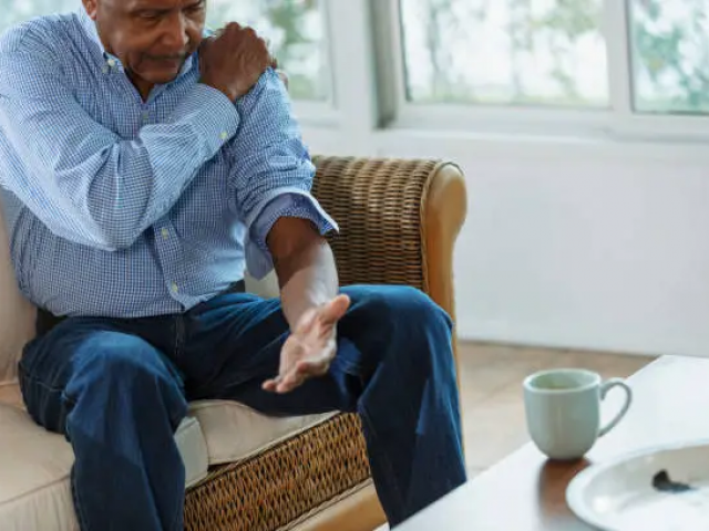 Tendinite de l’épaule : les erreurs à éviter pour ne pas aggraver la douleur